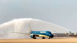 Chuyến bay đầu tiên hạ cánh thành công tại sân bay Long Thành