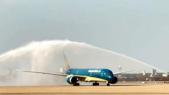 Chuyến bay đầu tiên hạ cánh thành công tại sân bay Long Thành