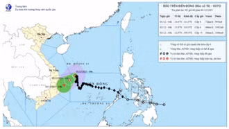 Bão số 15 đang suy yếu trên khu vực phía Tây Bắc Biển Đông