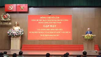 Tổng Bí thư gặp mặt các gương điển hình tiên tiến vì an ninh Tổ quốc