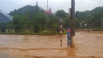 Lâm Đồng ban hành chỉ thị khẩn, huy động tổng lực ứng phó ngập lụt