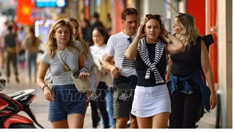 Việt Nam đón gần 17,2 triệu lượt khách quốc tế trong 10 tháng năm 2025