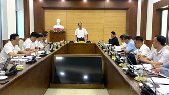 Phó Bí thư Thường trực Tỉnh ủy Hoàng Giang duyệt văn kiện Đại hội Đảng bộ xã Tà Xi Láng, Phình Hồ