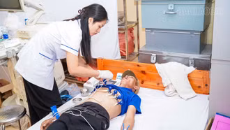 Sở Y tế tỉnh Lào Cai phối hợp tổ chức các hoạt động an sinh tại xã Tả Củ Tỷ