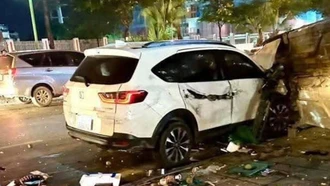 Hà Nội: Ô tô tông liên hoàn 2 xe con và 1 xe máy, 1 người tử vong