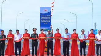 Thủ tướng: Khai thác cầu Phong Châu mới "xứng đáng với mong mỏi và những giọt nước mắt của người dân"