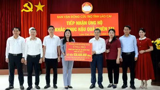 Phường Lào Cai ủng hộ gần 937 triệu đồng giúp đồng bào khắc phục hậu quả thiên tai