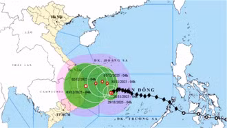 Bão số 15 đã giảm cấp, vẫn di chuyển phức tạp khó lường trên Biển Đông