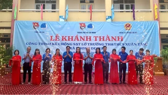 Tỉnh đoàn Lào Cai phối hợp với Thành đoàn Thành phố Hồ Chí Minh khánh thành công trình kè chống sạt lở tại xã Phong Dụ Hạ