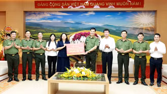 Bộ Công an hỗ trợ tỉnh Lào Cai 5 tỷ đồng khắc phục hậu quả bão lũ