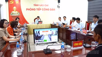 Chủ tịch UBND tỉnh Trần Huy Tuấn tiếp công dân tháng 10