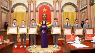 19 học sinh vinh dự nhận Huân chương Lao động