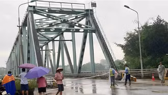 Cấm cầu và phân luồng giao thông qua cầu Yên Bái (lý trình Km280+500, Quốc lộ 37)