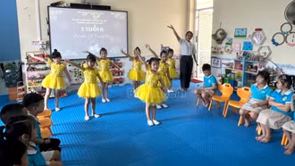 Thầy và trò phường Âu Lâu trở lại trường sau lũ