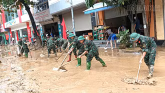 Bộ Chính trị chỉ đạo tập trung lực lượng khắc phục hậu quả do bão số 10 gây ra