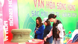 Ấn tượng không gian văn hóa sông Hồng tại Quảng trường Đinh Lễ 