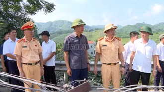 Phó Chủ tịch Thường trực UBND tỉnh Lào Cai trực tiếp chỉ đạo tại hiện trường xảy ra vụ tai nạn đặc biệt nghiêm trọng tại xã Việt Hồng