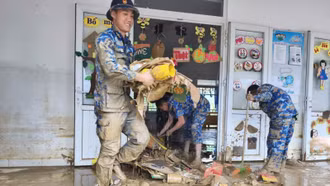 Hải quân điều động 2.335 lượt cán bộ chiến sĩ giúp nhân dân khắc phục hậu quả mưa lũ