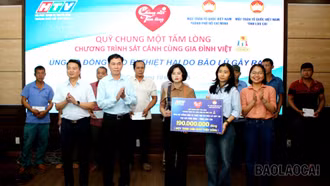 Đài Phát thanh và Truyền hình Thành phố Hồ Chí Minh trao hỗ trợ người dân bị thiệt hại do thiên tai tại xã Văn Bàn