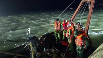 Phó Thủ tướng Trần Hồng Hà trực tiếp chỉ đạo cứu hộ cứu nạn vụ chìm tàu trên vịnh Hạ Long