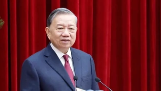 Quân đội nhân dân vững bước dưới cờ Đảng quang vinh