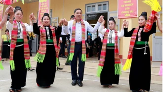 Đồng chí Phó Bí thư Thường trực Tỉnh ủy Hoàng Giang dự Ngày hội Đại đoàn kết tại Tổ dân phố Nậm Tọ, phường Cầu Thia