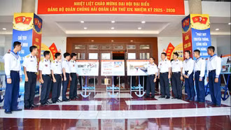 Trưng bày ảnh 'Tự hào người chiến sĩ Hải quân'