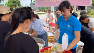 Công đoàn phường Nghĩa Lộ triển khai chương trình “Bếp cơm không đồng” 