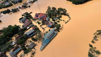 Khẩn trương chi trả bảo hiểm cho người dân, doanh nghiệp bị thiệt hại do mưa lũ