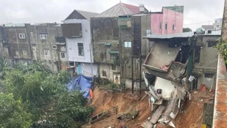 Thủ tướng yêu cầu khắc phục nhanh hậu quả mưa lũ, di dời dân đến nơi an toàn