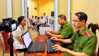 Công an tỉnh Lào Cai triển khai cao điểm thu nhận thông tin và cấp thẻ đảng viên mới