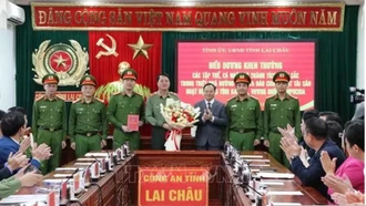 Khen thưởng lực lượng triệt phá đường dây lừa đảo 300 tỷ đồng của hơn 8.000 người