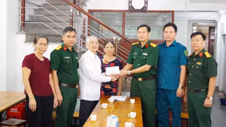 Trao quà của Quân ủy Trung ương - Bộ Quốc phòng cho người có công, gia đình chính sách trên địa bàn tỉnh Lào Cai