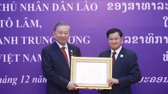 Trao Huân chương Vàng Quốc gia của nước Cộng hòa DCND Lào tặng Tổng Bí thư Tô Lâm