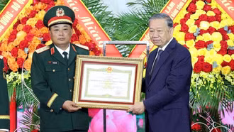 Tổng Bí thư trao danh hiệu Anh hùng LLVTND cho Tổng cục Công nghiệp quốc phòng