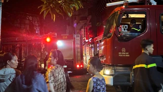 Cháy chung cư ở TP.HCM trong đêm, 8 người tử vong