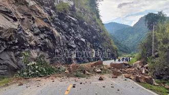 Khẩn trương khắc phục điểm sạt lở trên Tỉnh lộ 162 (đường Quý Xa)