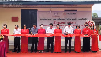 Khánh thành bếp ăn bán trú cho học sinh xã Trịnh Tường