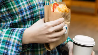 Thói quen ăn uống tàn phá sức khỏe tinh thần nhiều người mắc phải