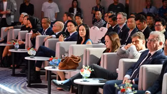 Lãnh đạo liên đoàn và các CLB bóng đá tham dự lễ bốc thăm.