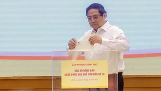 Thủ tướng và lãnh đạo Chính phủ quyên góp ủng hộ đồng bào bị thiệt hại do bão lũ