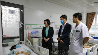 Thăm hỏi, động viên các nạn nhân trong vụ tai nạn đặc biệt nghiêm trọng tại Lào Cai