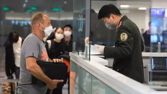 E-visa tại 41 cửa khẩu: Bước tiến lớn sang 'cửa ngõ mở' cho du lịch và đầu tư