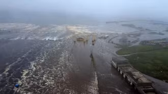 Sóng thần đổ bộ loạt bờ biển sau trận động đất 8,8 độ