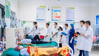 Bệnh viện Đa khoa khu vực Mường Khương tiếp nhận thêm 5 máy chạy thận nhân tạo và 01 máy lọc máu liên tục