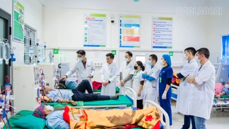 Bệnh viện Đa khoa khu vực Mường Khương tiếp nhận thêm 5 máy chạy thận nhân tạo và 01 máy lọc máu liên tục