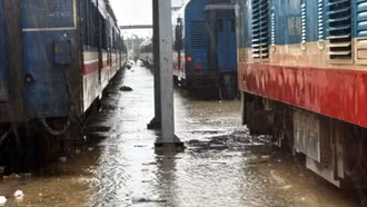Đường sắt huỷ 41 đoàn tàu khách do ảnh hưởng lũ lụt tại Nam Trung Bộ