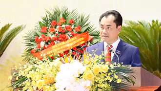 Đồng chí Trịnh Việt Hùng - Ủy viên dự khuyết Ban Chấp hành Trung ương Đảng, Bí thư Tỉnh ủy Lào Cai giữ chức vụ Chủ tịch HĐND tỉnh Lào Cai, nhiệm kỳ 2021 - 2026