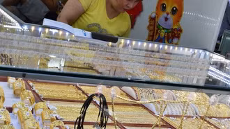 Tối 28-8, giá vàng miếng SJC đồng loạt tăng vọt