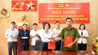Công an xã Văn Bàn và Ủy ban MTTQ xã ký kết chương trình phối hợp